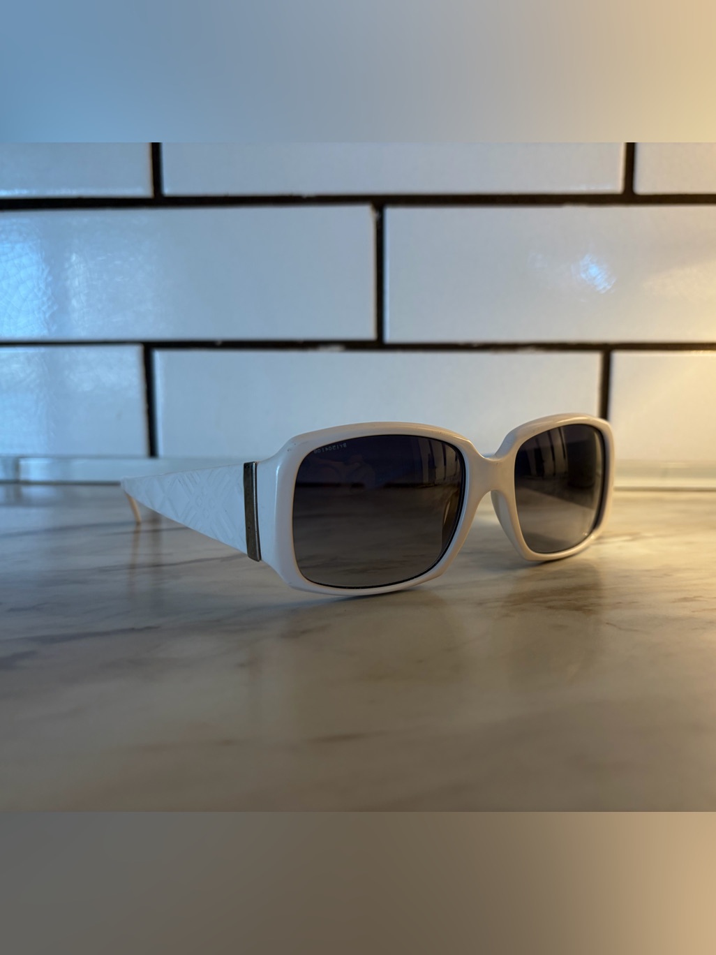 Burberry White Oversized Square Sunglasses Nova Check Temple Designer Shades